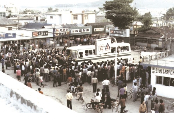 해남군민광장과 구 광주은행 인근은 해남군민들이 시위를 계획하고 토론하는 민주광장이었다.(사진 故천임식씨 촬영)