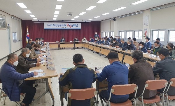 마산면이장단이 4~6월 3개월치 이장수당을 해남사랑상품권으로 지급받기로 했다. 