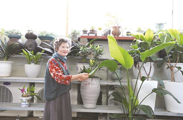 해남읍 수성리 박성함·정동순 부부는 좁은 공간을 잘 활용해 집안에 아름다운 꽃길과 식물원을 조성했다. 집안에 식물이 가득해 공기가 청량하고 상쾌하다.