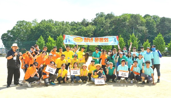 청년과 손잡은 홍성군은 청년공감 정책들을 만들어내고 있다. ‘청년 있슈 마을’ 청년들이 퇴근 후 자기계발의 기회를 갖고, 청년운동회 등 다양한 프로그램을 통해 청년들의 네트워크를 형성한다.