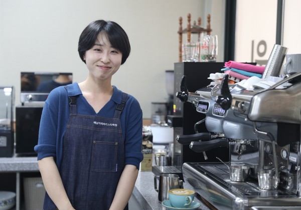 커피전문가 김지수 원장이 문을 연 ‘해남 커피 바리스타 학원’에는 고흥, 장흥, 영암, 완도 등에서 수강생들이 찾아오고 있다. 