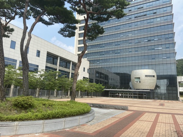 천안시는 지역 내 갈등을 선제적으로 대응하기 위해 조례를 만들고 주민자치형 마을갈등조정 제도를 시행했지만 현재는 멈춘 상태다.