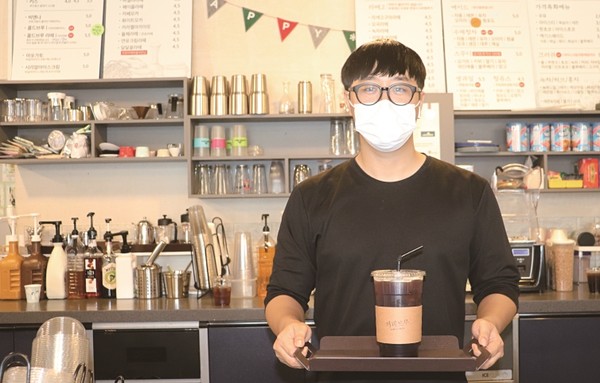 ‘커피브루’ 대표 김현수씨는 커피로스터이지만 해남농산물을 이용한 음료개발에도 열심이다.