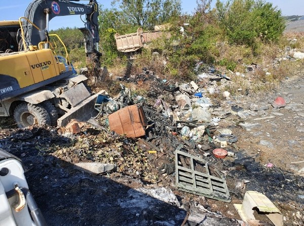 해남군은 5,200만원을 투입해 해남 전역에 방치된 쓰레기 1,116톤을 수거했다.