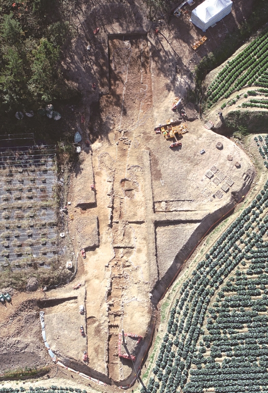 화원면이 우리나라 청자 발생지라는 학설을 뒷받침해줄 최대 규모의 가마터가 화원 사동리에서 발굴됐다. 