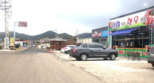 월송거리에 하나둘 상가들이 들어서면서 미황사와 달마고도, 포레스트 수목원을 찾는 관광객들의 유입도 늘고 있다.