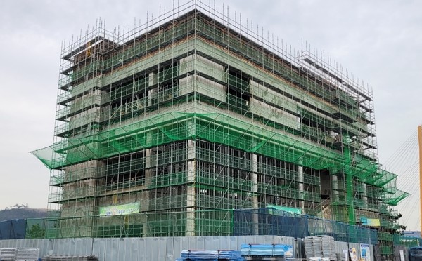 울돌목 해상케이블카 공사가 현재 공정률 52%를 보이고 있는 가운데 8월 명량대첩축제 이전에 탑승이 가능할 것으로 보인다.