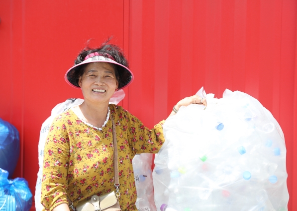 해남읍 남동리 임애순씨는 분리배출해 번 돈으로 손녀 책가방을 사주겠단다.