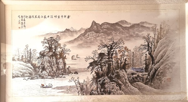 대정회관 식당에는 아산 조방원과 도촌 신영복, 전정 박항환, 행보 박행보가 공동으로 작업한 보기드문 작품(위부터)이 걸려있다. 아래에는 전정의 소나무와 청곡 윤의중의 산수화. 