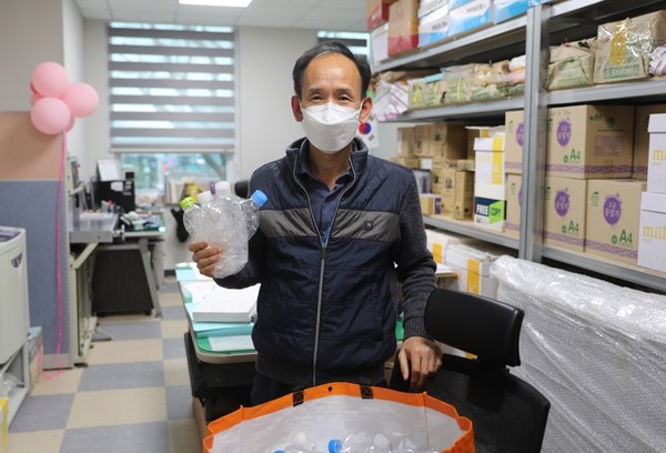 해남군청 발간실 김동식 직원은 해남군 자원순환운동에 적극 동참하고 있다. 