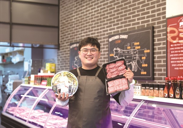 해남읍 해리 육류천왕 정훈기 대표는 늘 웃는 얼굴로 고객들을 만난다. 좋은 고기는 기본, 고객들에게 유쾌한 에너지를 전하고 싶어서다. 