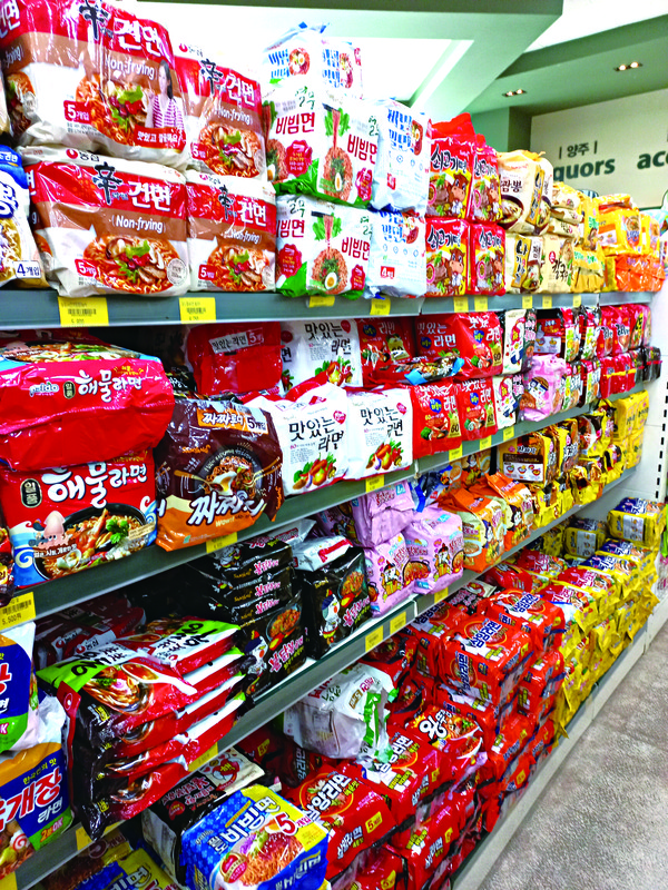 해남군은 그동안 버려졌던 각종 비닐봉지를 모아 가져오면 해남사랑상품권으로 환원해 준다.