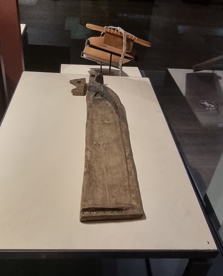  광주 신창동 발굴 새모양 악기 