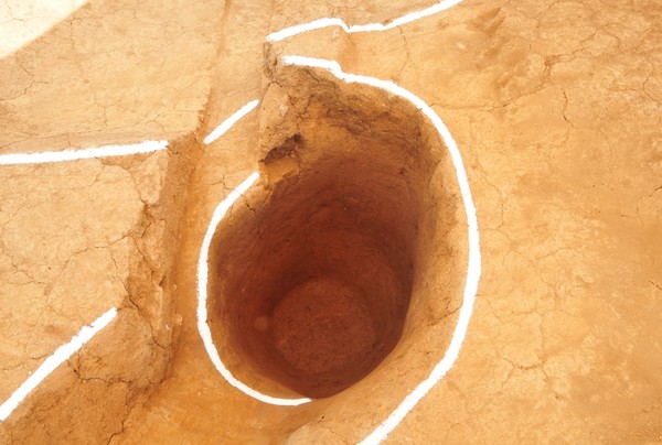  화산 안호리 솟대 세운 구멍  