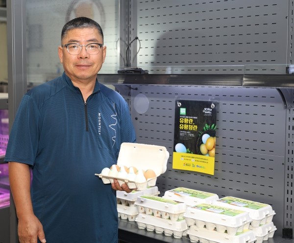 해남군 로컬푸드직매장에서는 무항생제로 닭을 키우는 찬희네해피팜스의 유황란을 만날 수 있다. 