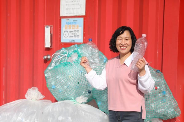 해남읍 해리 김정심씨는 요즘 자원순환사업 ‘땅끝희망이’에 참여하며 매일이 즐겁다. 