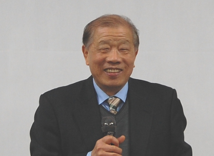 오영성 전 한신대 총장이 등대원 70주년 기념식에 참석해 하나님 말씀을 전하고 있다.