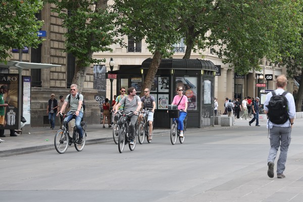 프랑스 파리에서는 시민들이 자전거, 도보로 모든 생활권을 15분 내에 접근할 수 있다.