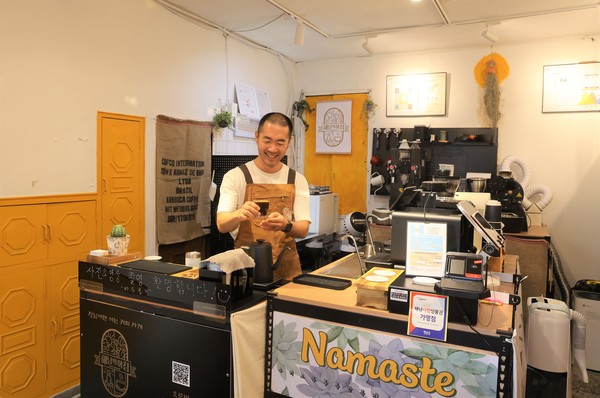 장날에만 만날 수 있는 특별한 커피, 해남의 아침 커피로스터리는 해남읍 오일장날에만 문을 연다. 