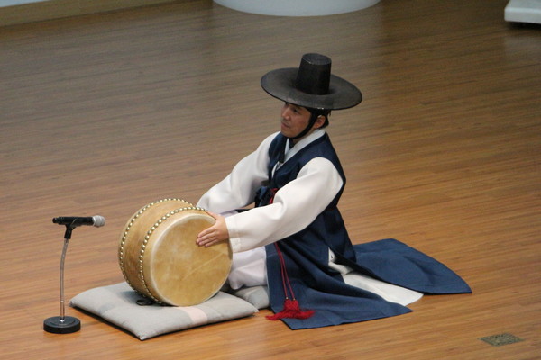 박준호 고수가 해남 고법의 맥을 잇기 위한 고법 발표회를 가졌다. 