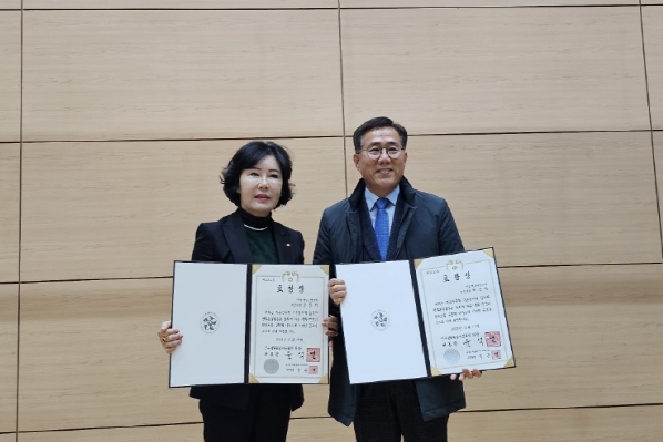 민주평통해남군협의회 허영욱·김경희 자문위원이 대통령 표창을 받았다.