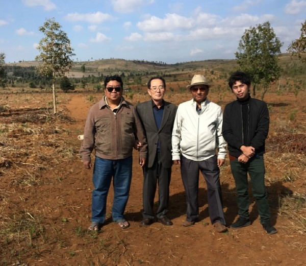 해남고구마협동조합 박동호(사진 왼쪽에서 두번째) 회장은 해남 고구마 재배기술을 미얀마에도 전파하고 있다.
