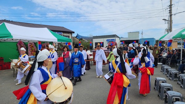 문내면 동리마을 ‘꽃가마 축제’가 전국 마을 평가에서 우수 축제로 선정됐다. 