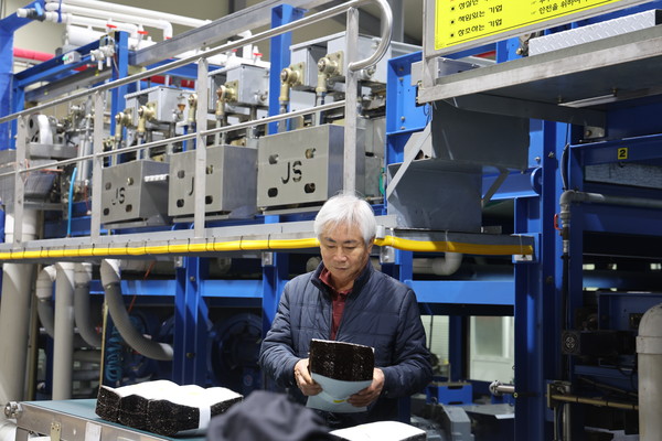 일본에서 선진지 견학을 올 만큼 첨단시설로 설비된 감로수산 공장 설비에는 정경섭 대표의 일생이 녹아 있다.