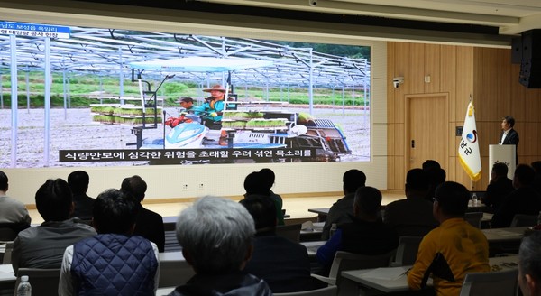 해남군은 ‘제4회 재생에너지와 해남 미래발전 포럼’를 통해 영농형태양광의 운영사례를 소개했다.