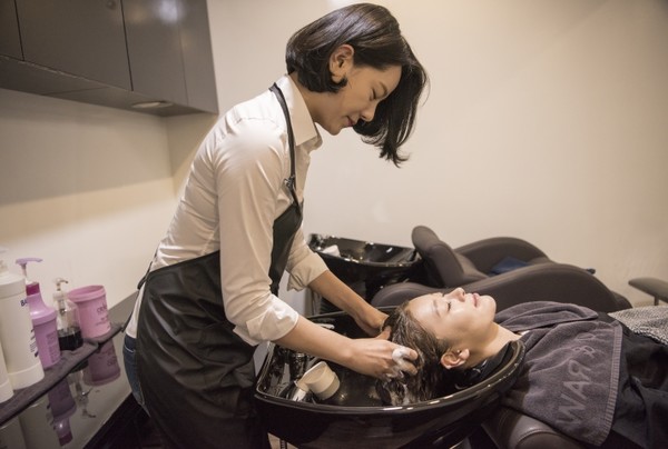 해남읍에는 젊은 세대를 공략한 예약제 미용실이 늘면서 사랑방 역할의 미용실 문화도 변화를 맞고 있다.(자료사진)  