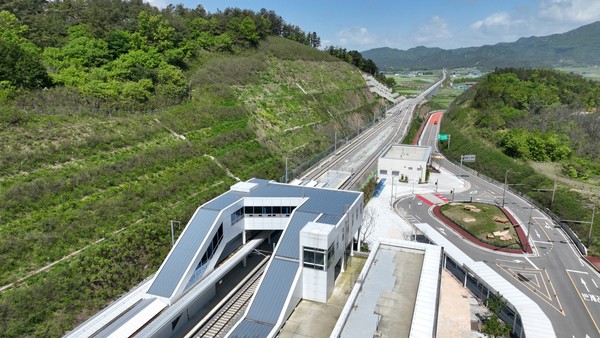 해남군이 국도1호선 기점을 목포대교에서 땅끝으로 변경을 추진하고 있는 가운데 보성~해남~임성을 연결하는 경전선의 계곡역 역사가 10월 준공한다. 