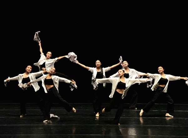 D.A.D 대은정무용아카데미 전공반이 지난 3월16일 제9회 평화통일전국무용경연대회에서 규정 부분 단체 최우수상을 수상했다. 