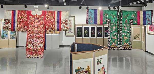 ‘이영란 전통 동양자수 展’이 오는 5월19일까지 해남아트마루에서 열리고 있다. 