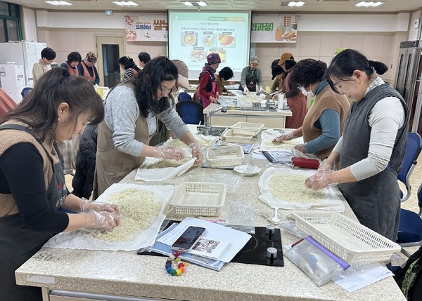 해남군은 농식품 가공과 식문화 리더 양성을 위한 전문교육을 진행 중이다.