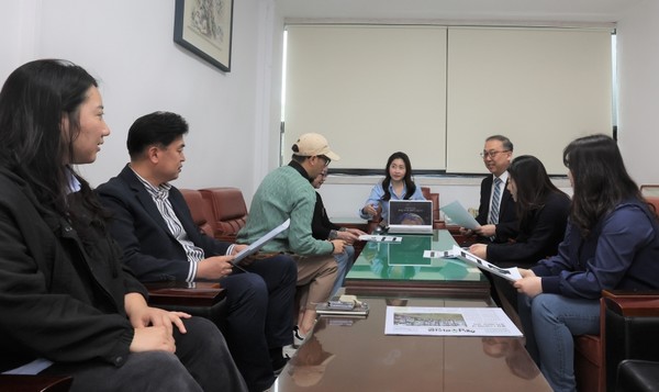 해남우리신문 직원대상 저널리즘 특강에서 이하용 소장은 성장위주의 경제정책에서 순환경제로의 전환을 강조했다.  