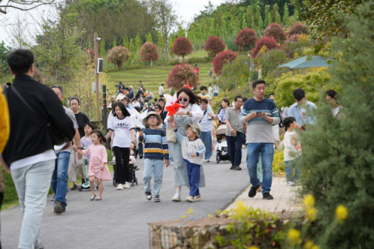 산이정원이 개장 기념으로 6월30일까지 입장료 할인행사를 진행한다.