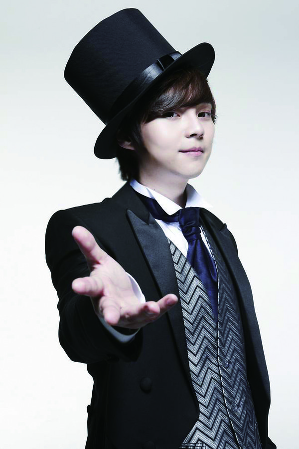                                    해남군립도서관은 마술사 최현우 초청, 도서관 음악회를 연다.