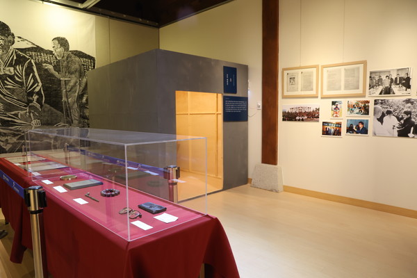 김남주 시인의 뿔테 안경과 옥중 시를 체험할 수 있는 아카이브전이 땅끝순례문학관에서 9월30일까지 열린다. 