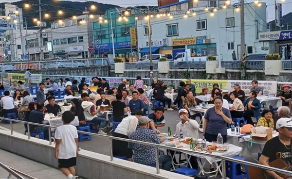 해남매일시장 야시장이 해남 밤 나들이 명소가 됐다.