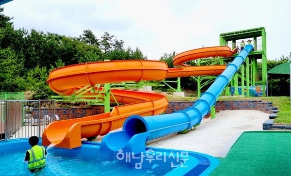 그동안 정상적인 운영이 어려웠던 해남공룡박물관 물놀이체험장 워터슬라이드가 올여름부터 정상 운영된다.