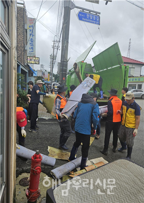 해남의용소방대연합회가 송지면과 북평면, 황산면을 찾아 수해복구 활동을 했다.