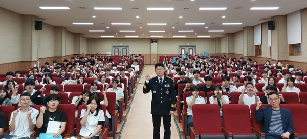 해남경찰서 배승관 경찰서장이 모교인 해남고에서 후배들을 만났다.