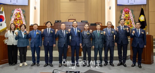 해남군의회가 지난 7월16일, 제338회 해남군의회 임시회 개회식에서 후반기 의회 개원식을 가졌다.