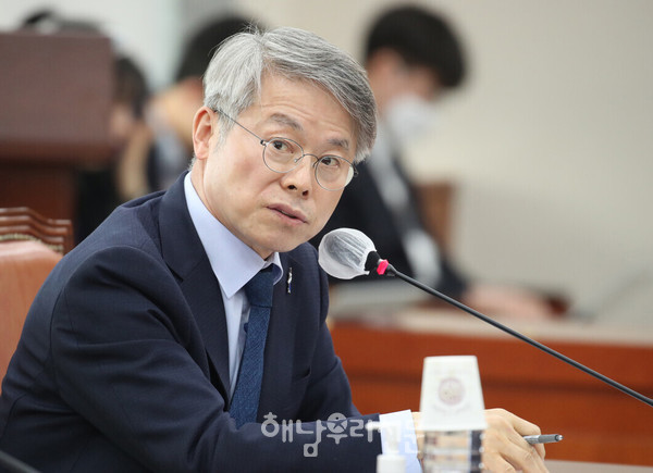 해남출신 민형배 국회의원이 민주당 최고위원 선거에서 고전하자 박지원 의원이 민형배 구하기에 나섰다.