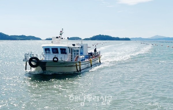 해남군은 송지 어불도와 화산 삼마도 여객선 이용료를 전액 지원한다.