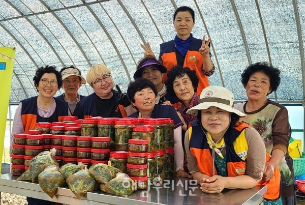 삼산면주민자치회가 삼산면 35개 마을회관에 반찬배달 서비스를 실시했다.