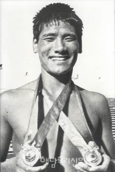 1970년 태국 방콕 아시안게임에서 2개의 금메달을 확보한 조오련 선수로 인해 한국수영의 대중화가 시작됐다.