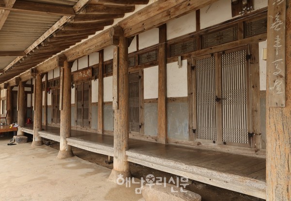 해남 향토문화제로 등록된 김옥희씨의 한옥.