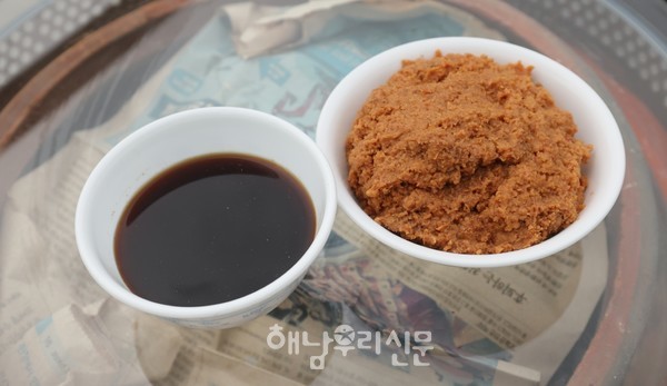 해남읍 복평리에서 전통 장을 만드는 김옥희씨의 장은 물을 적게 넣기에 장맛이 좋다. 7년 전부터는 집에서 만든 메주로 교회에서 공동체 장을 담그고 있다.