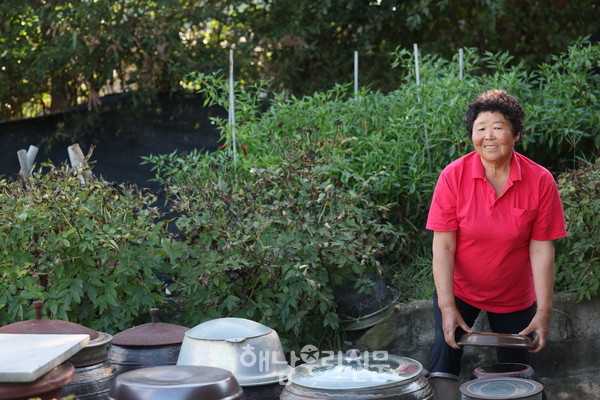 마산면 용소리 김경자씨는 전통방식 그대로 담백하고 깔끔한 장을 만들어 가족과 이웃에게 베푸는 삶을 살고 있다.